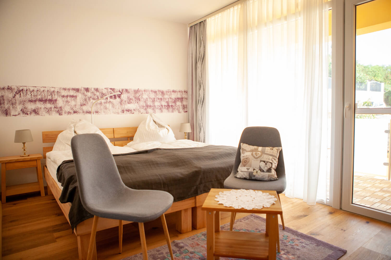 Schlafzimmer mit Doppelbett